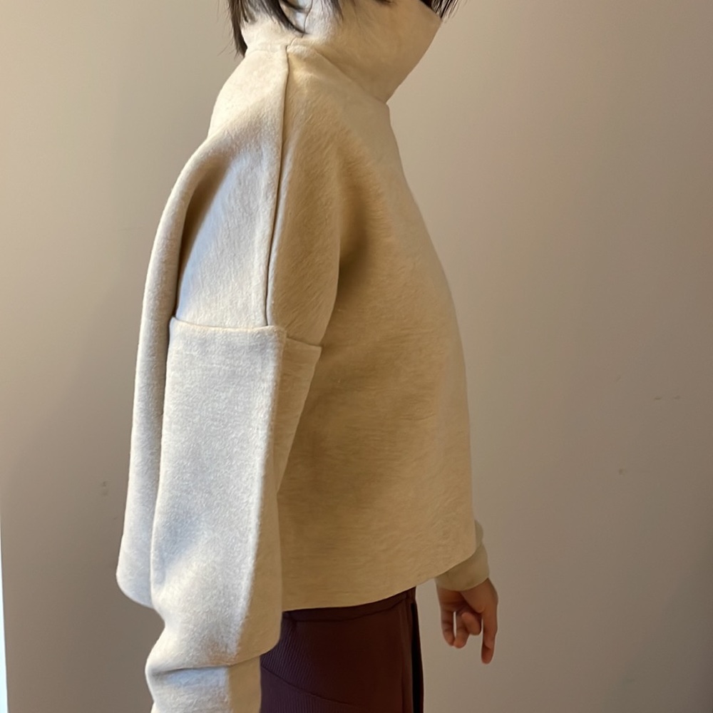 Chic COS sweatshirt